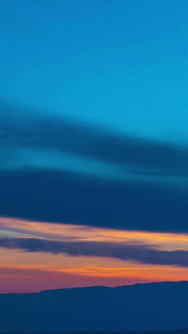 日出的大山山脉朝霞视频的预览图