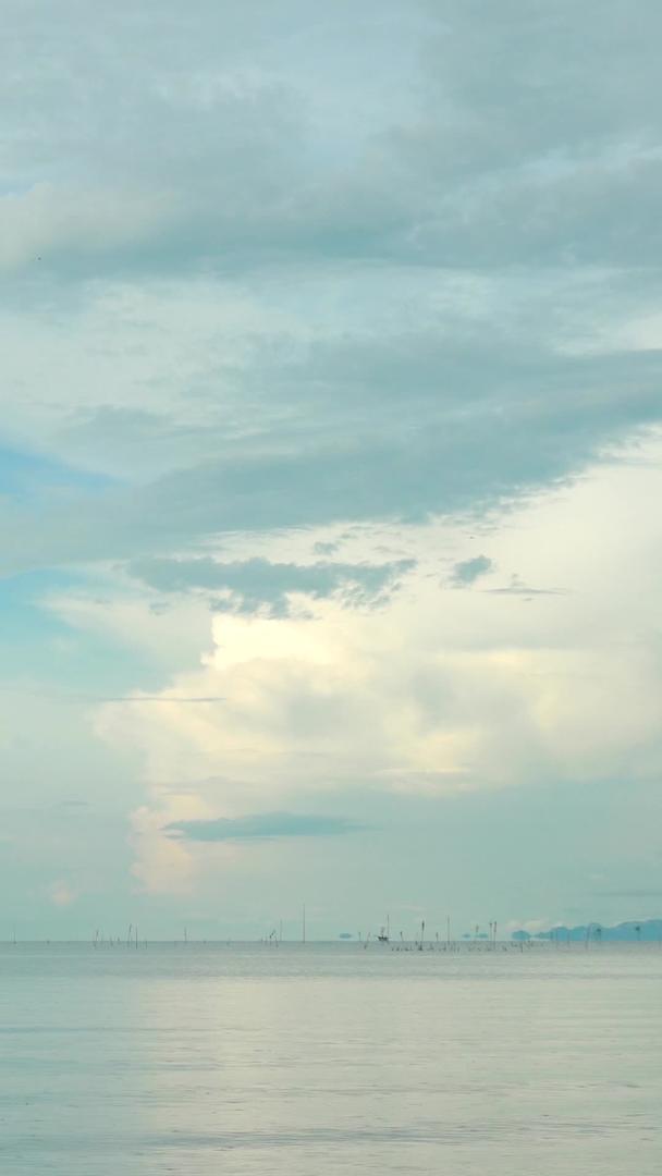 海滨海滨天空延时集合视频的预览图
