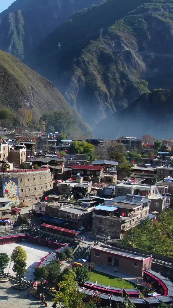 四川川西旅游景点甘堡藏寨视频的预览图