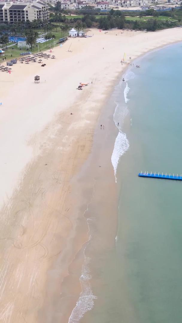 海南万宁地标日月湾海滩航拍环绕集合视频的预览图