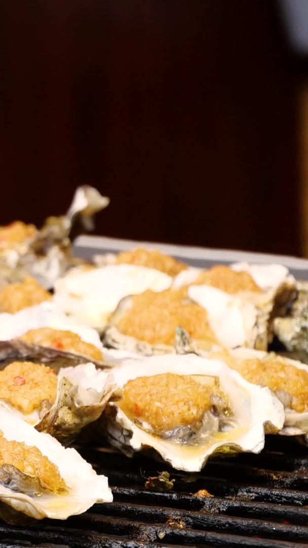 烤牡蛎蒜蓉牡蛎烧烤海鲜海鲜视频的预览图