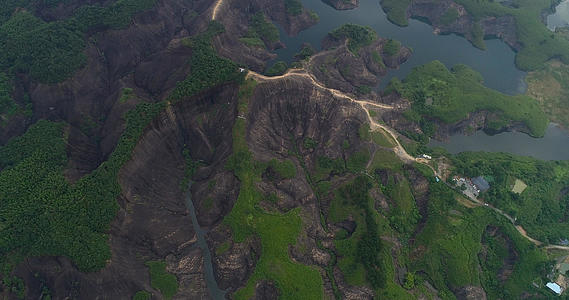 4K高清航拍湖南郴州高椅岭丹霞地貌视频的预览图