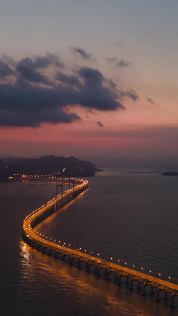 大连星海大桥夜间延时航拍视频的预览图