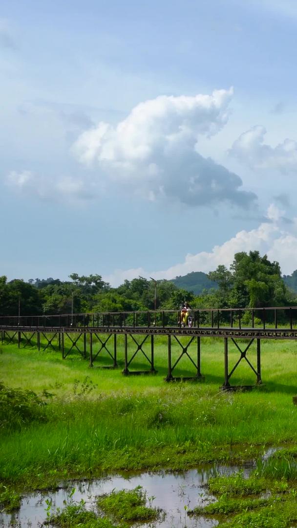 泰国攀牙湾地标历史铁桥延时实拍集合视频的预览图