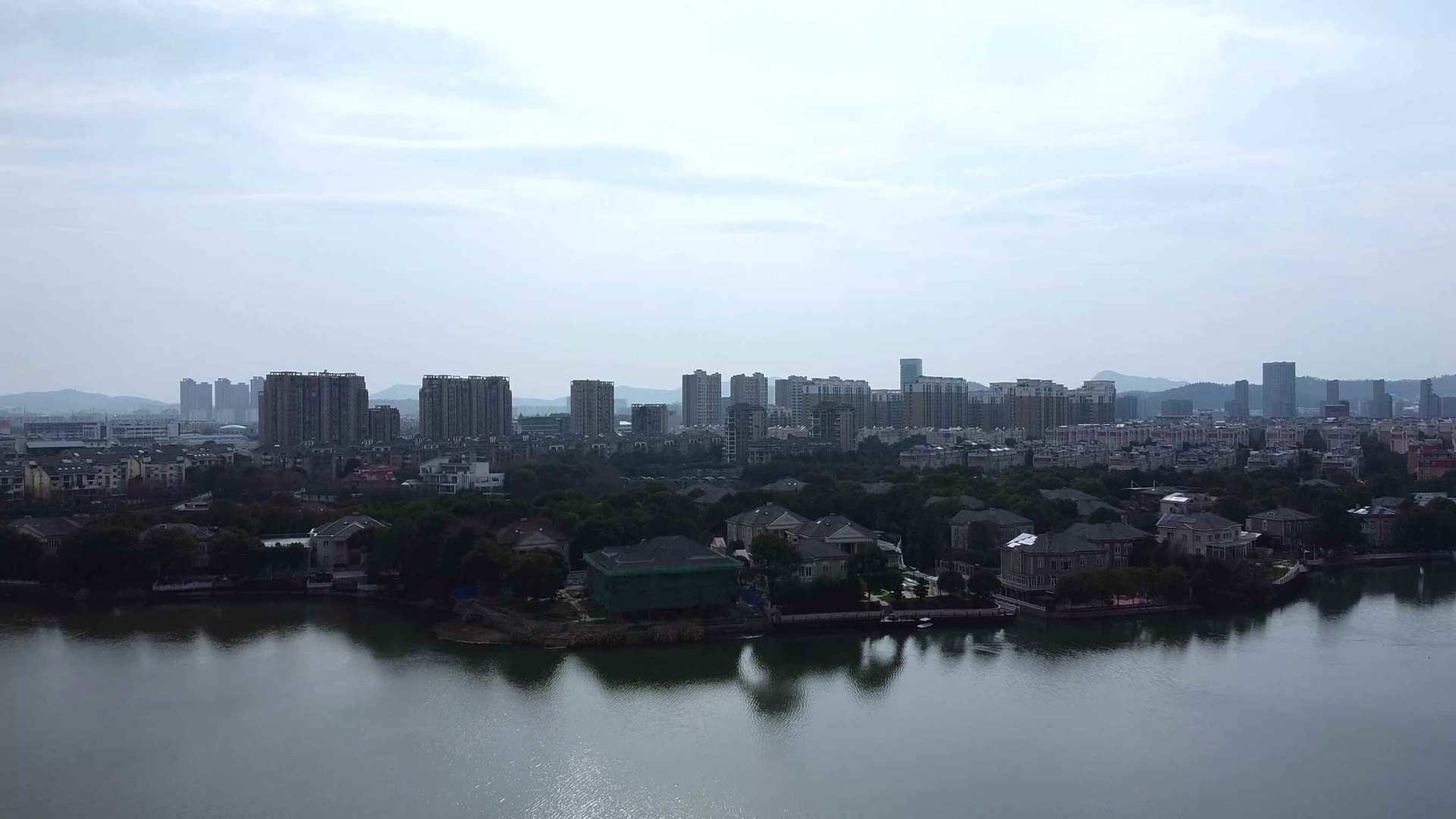 超高清航拍南京百家湖风景区视频的预览图