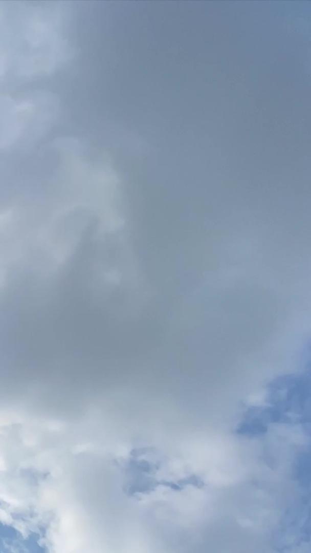 南京世贸大厦云层变化延迟摄影视频的预览图