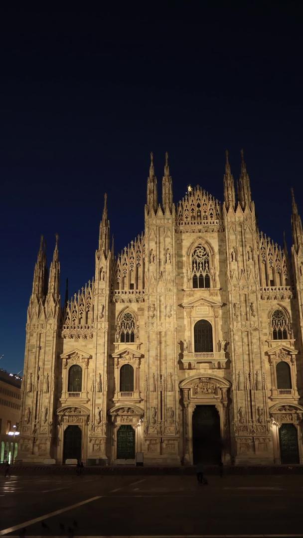 米兰大教堂日出延迟视频是意大利米兰著名旅游景点视频的预览图