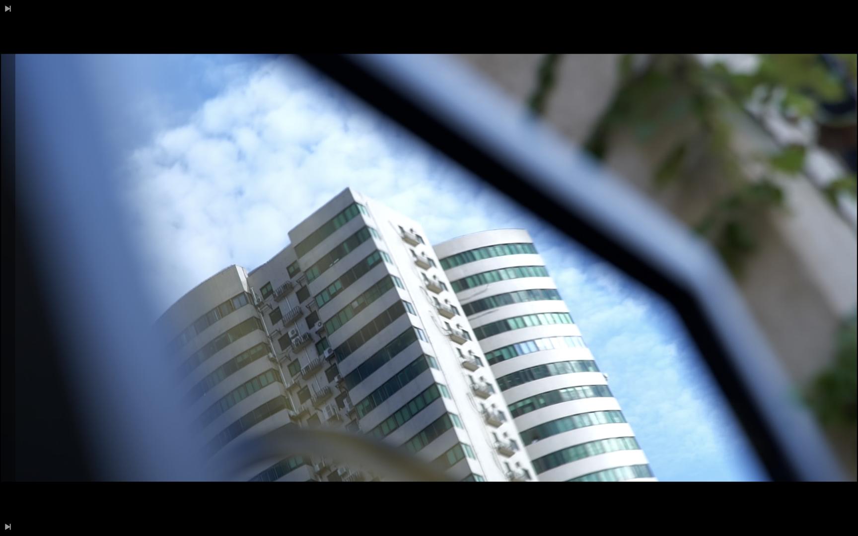 两种清新自然的城市高楼景色视频的预览图