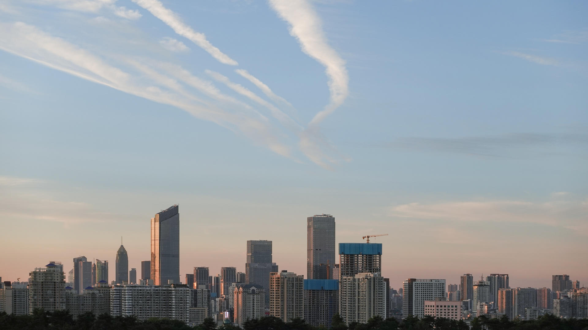延时摄影城市风光夕阳轨迹云天空4k素材视频的预览图