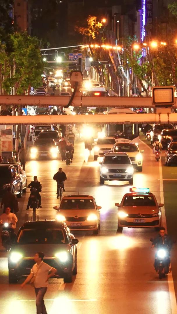夜间航拍城市中心道路交通流量复杂交通环境材料材料材料视频的预览图