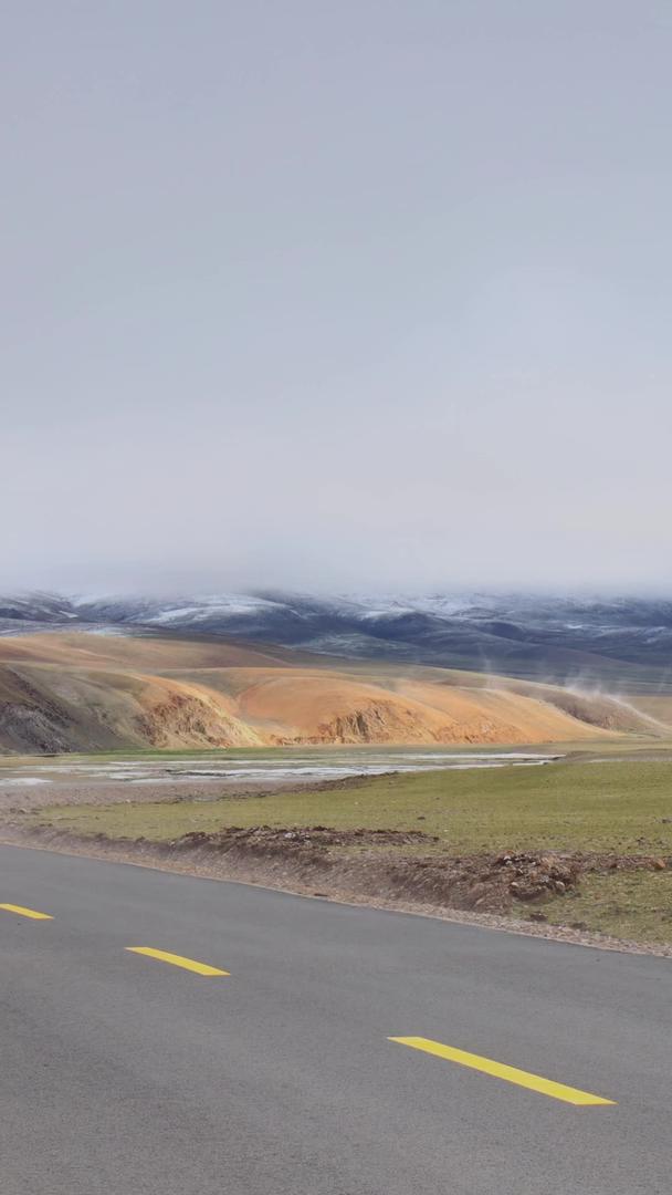 西藏雪山公路延时视频视频的预览图