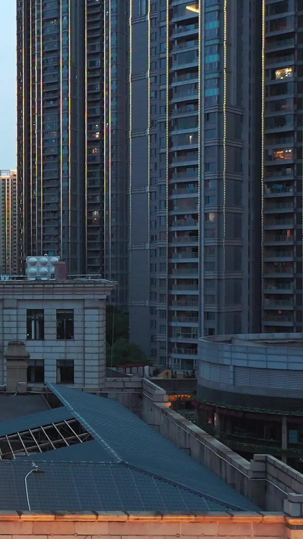 城市风光夜景武汉地标江汉关钟楼灯光素材视频的预览图