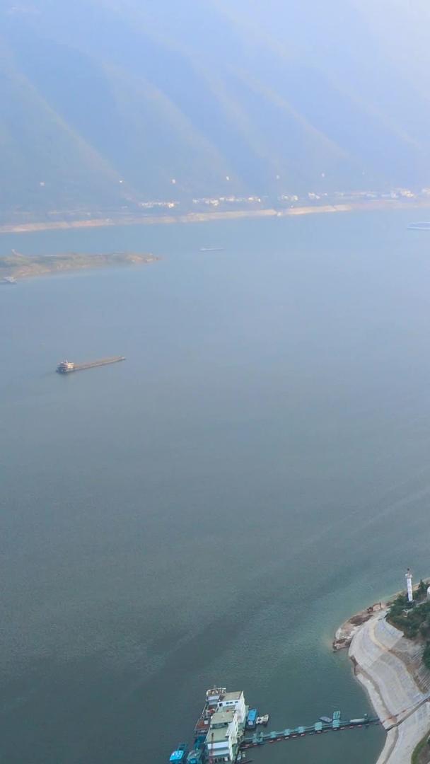 长江三峡江边城市重庆巫山县航拍视频的预览图