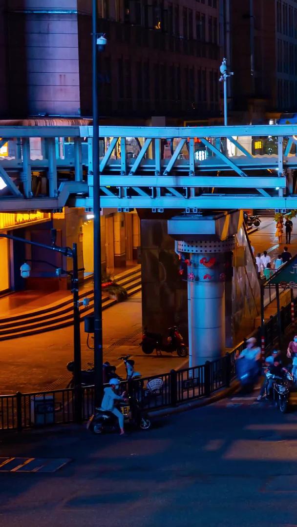 杭州西湖十字路口天桥夜景延时视频的预览图