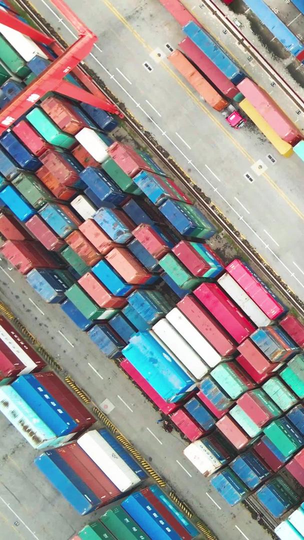 港口货柜物流运输视频的预览图
