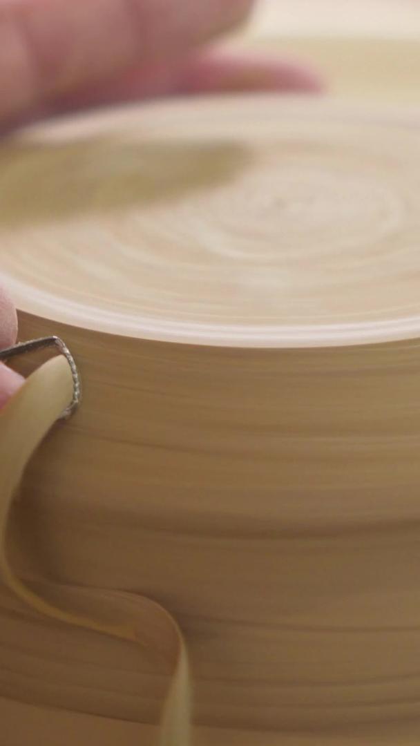 陶陶陶罐陶培塑形泥胚修底视频的预览图
