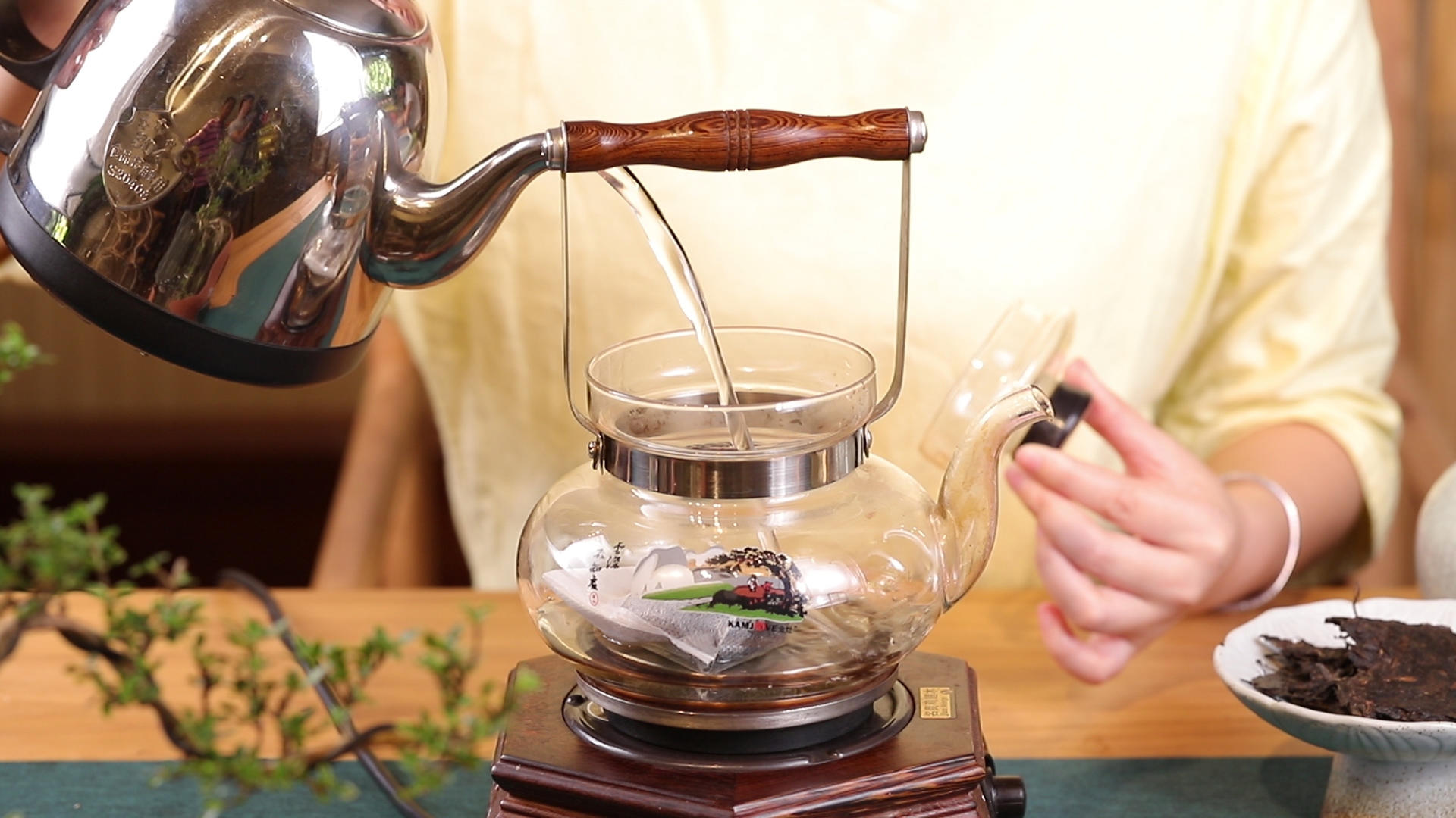 雅安藏茶包茶煮茶过程视频的预览图