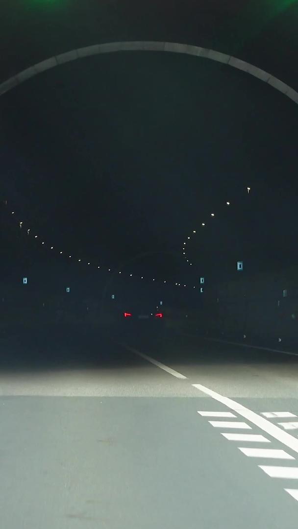 第一视觉汽车通过高速公路隧道交通材料视频的预览图