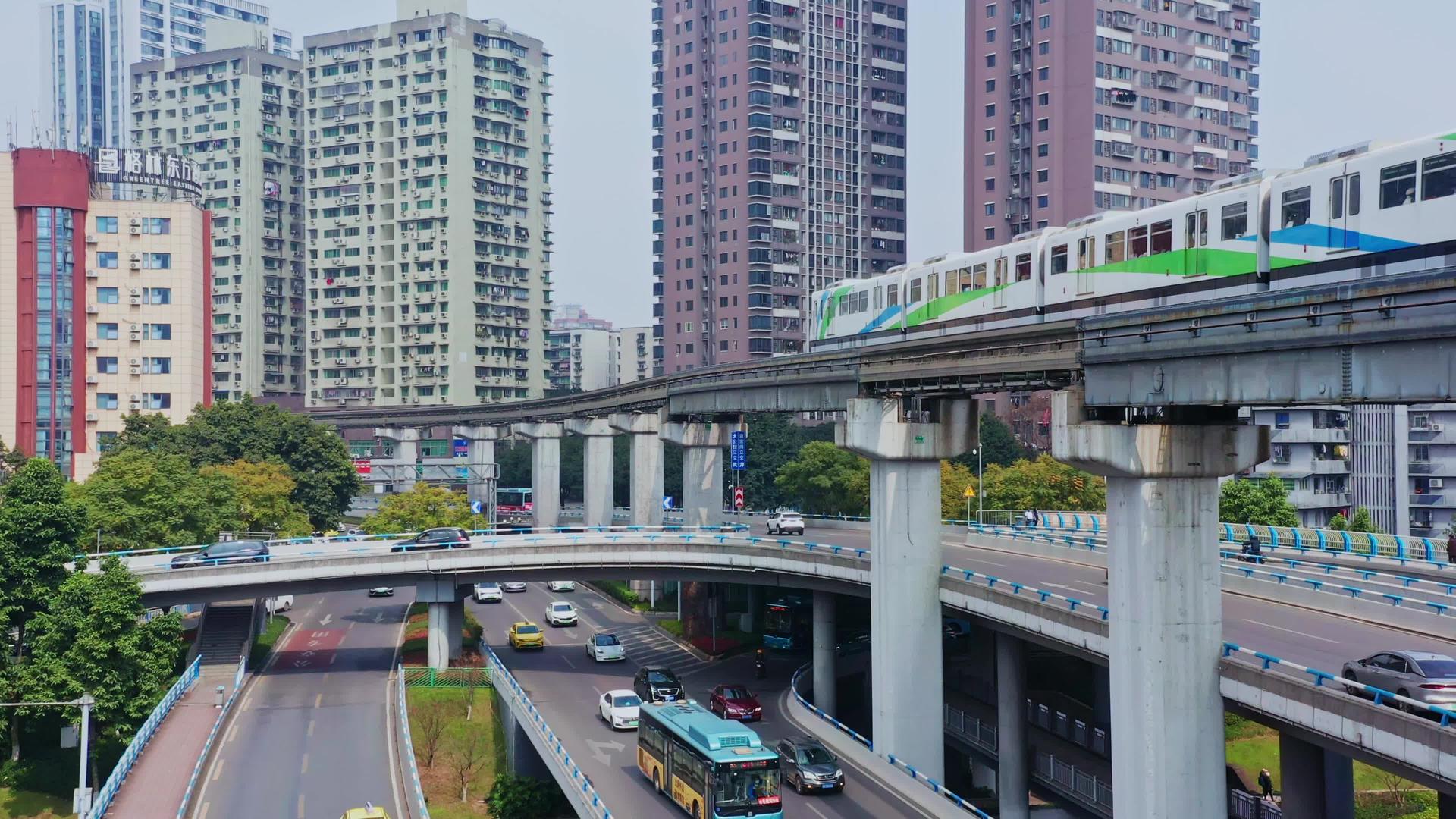 重庆轨道交通轻轨列车4k航拍出行视频的预览图