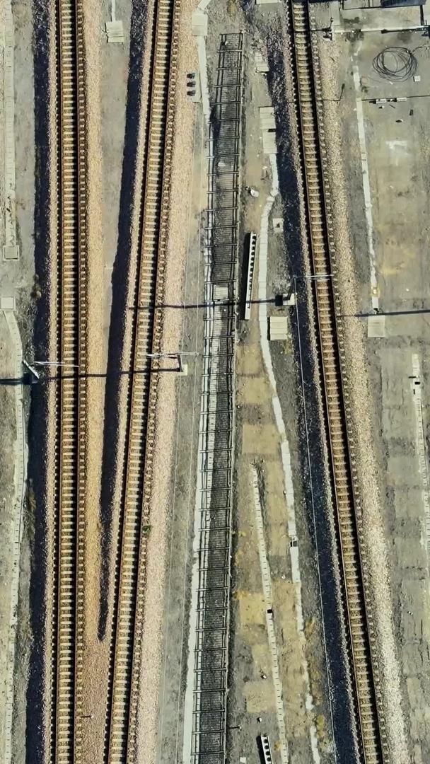 铁路轨道航拍火车站视频的预览图