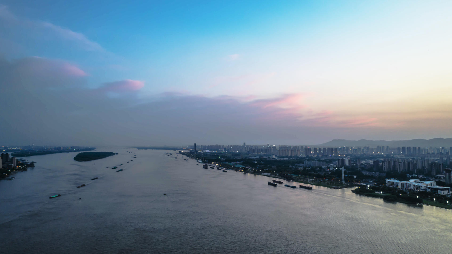 8K航拍延时摄影南京长江江北新区视频的预览图