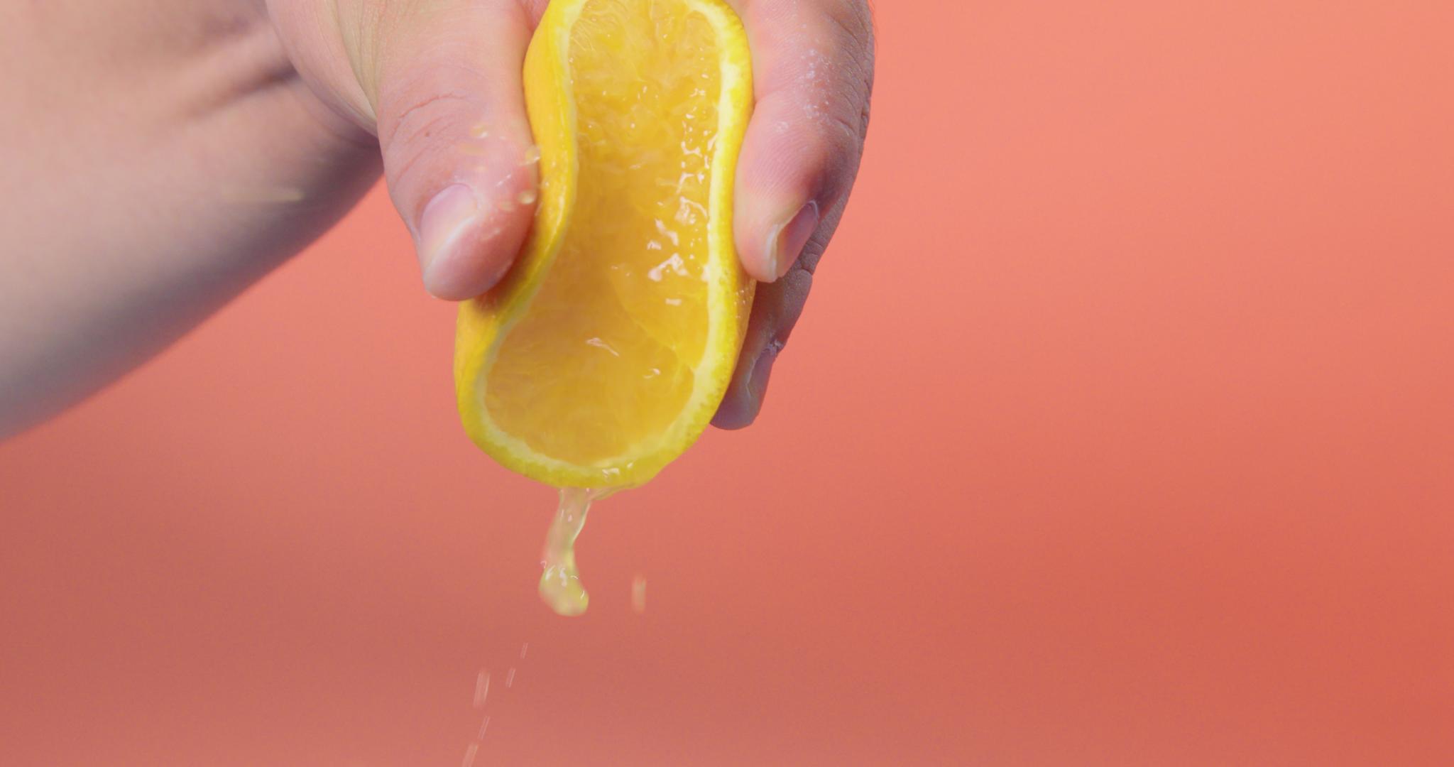 挤橙汁视频的预览图