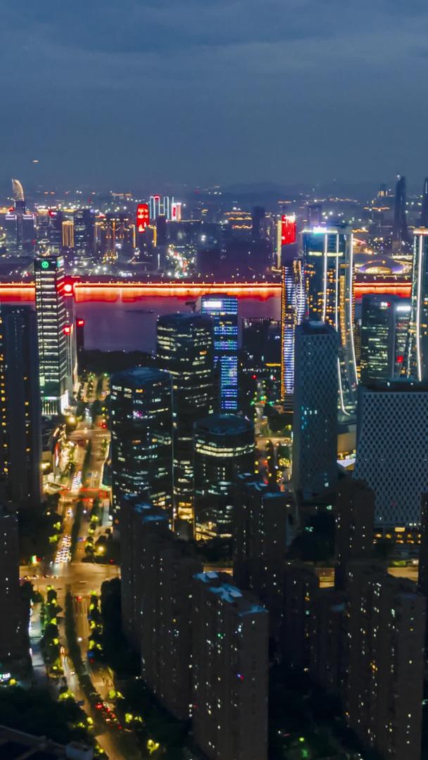 大气航拍杭州CBD夜景灯光全景天际线视频的预览图