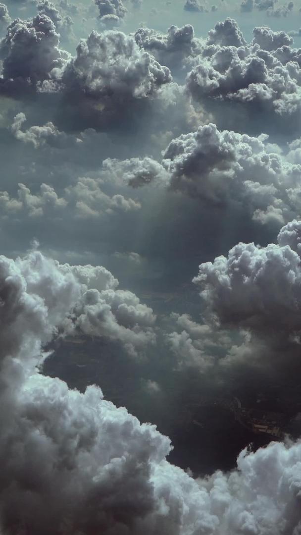 空中飞机窗外自然美棉白云视频的预览图