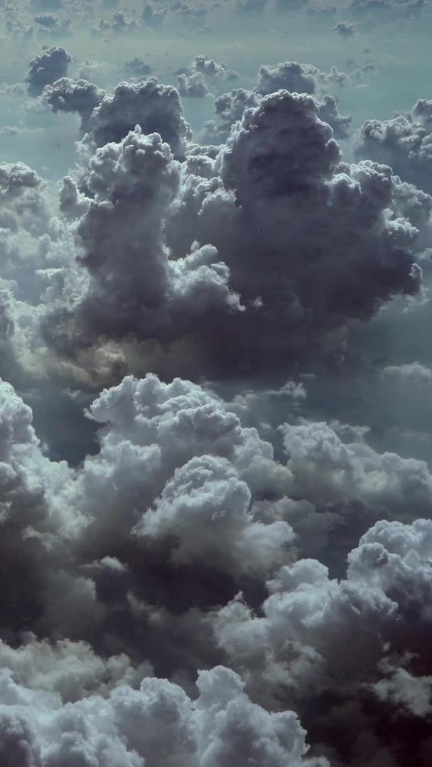空中飞机窗外自然美棉白云视频的预览图