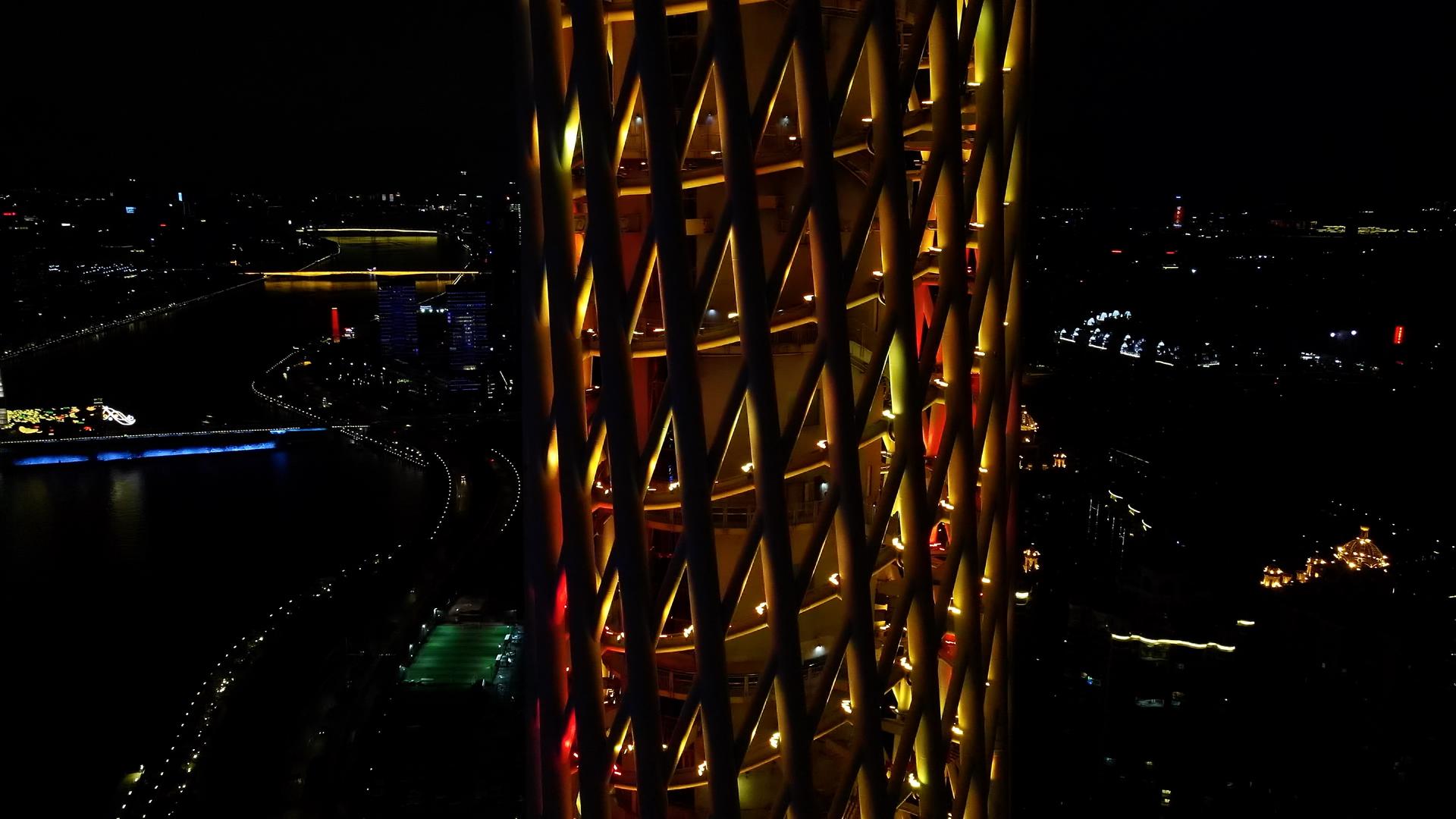 航拍广州塔建筑结构特写夜景视频的预览图