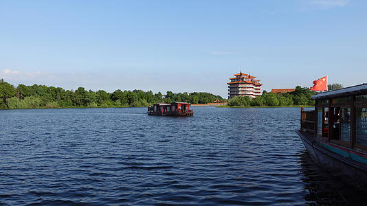 4k素材城市公园湖水游船旅游风景素材视频的预览图
