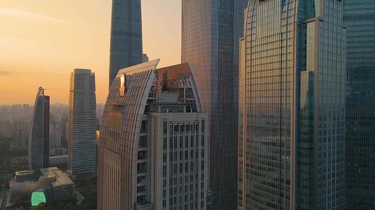 航拍广州商务建筑群特写视频的预览图