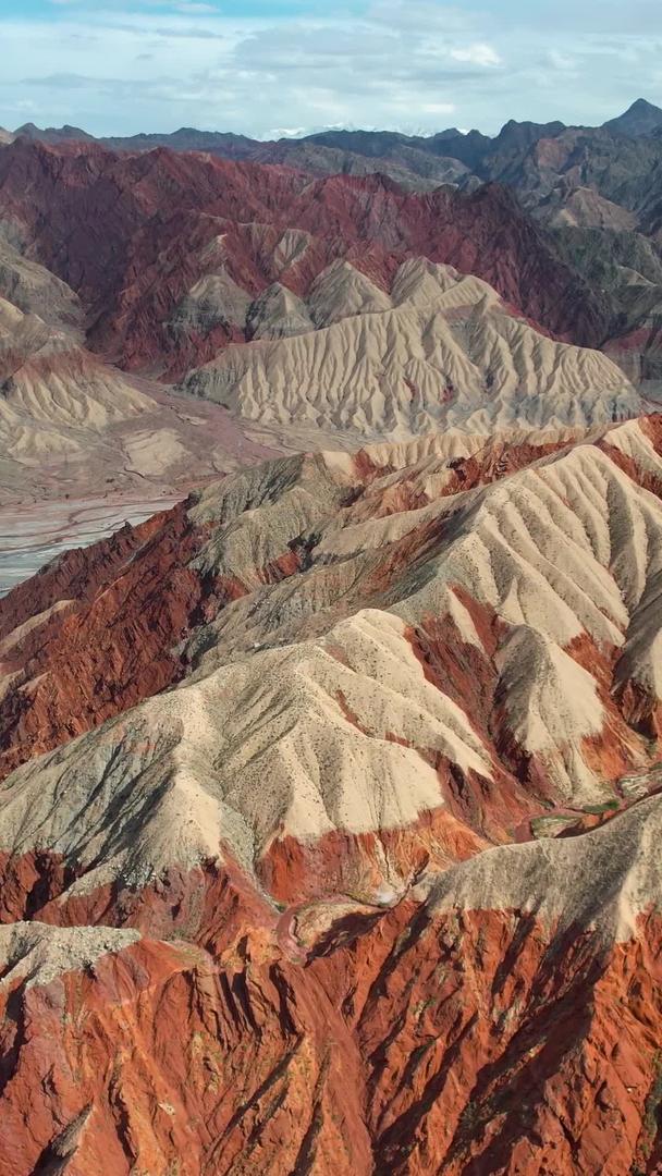 旅游景点5A帕米尔旅游景点红色神秘大峡谷壮观地貌视频视频的预览图