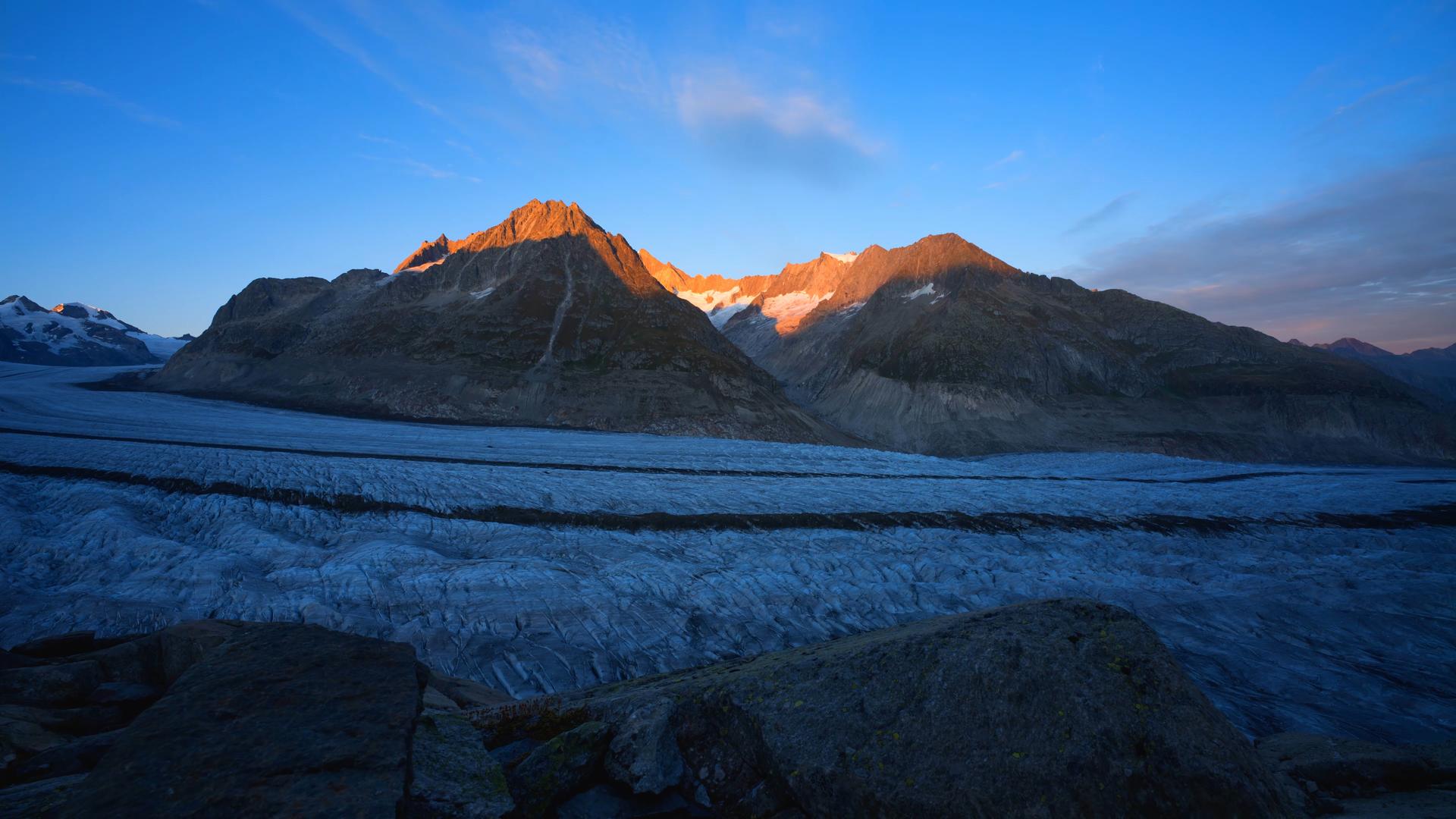8K山脉冰川日出延时视频的预览图