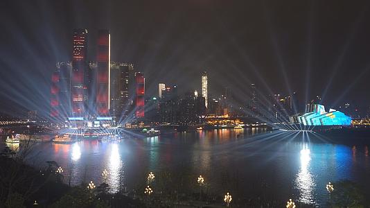 重庆朝天门来福士大剧院跨年灯光秀视频的预览图