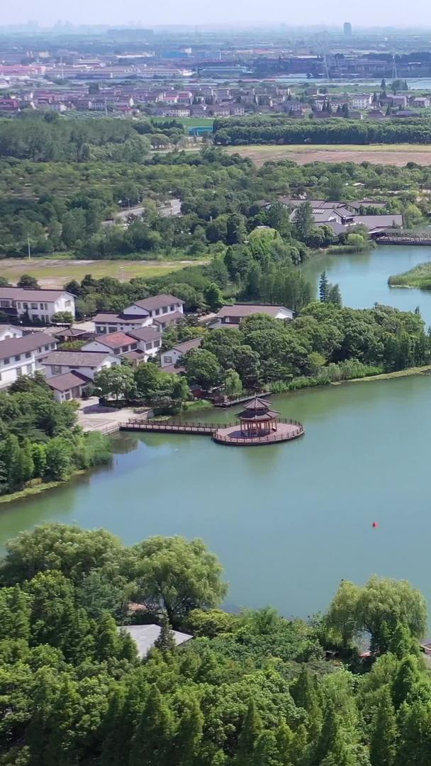 江苏常熟尚湖风光航拍视频视频的预览图