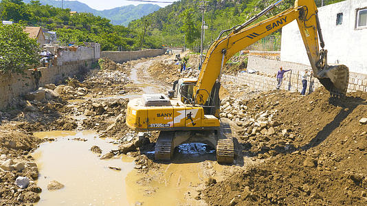 4K新农村扶贫基础建设清理河道整理电缆视频的预览图