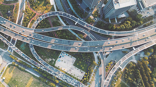 航拍城市立体交通高架桥素材视频的预览图
