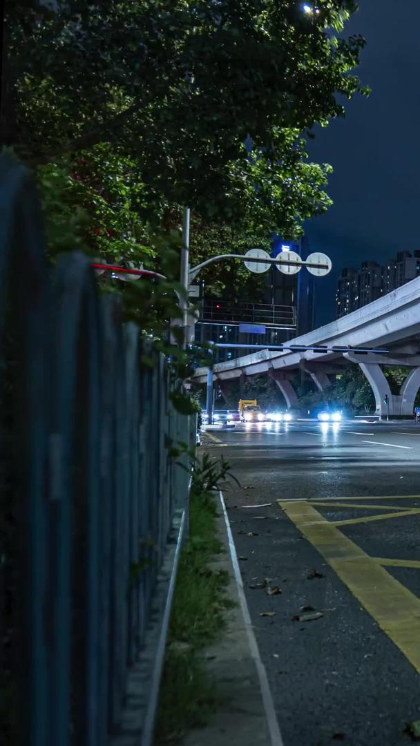 夜间城市道路交通流延迟集合视频的预览图