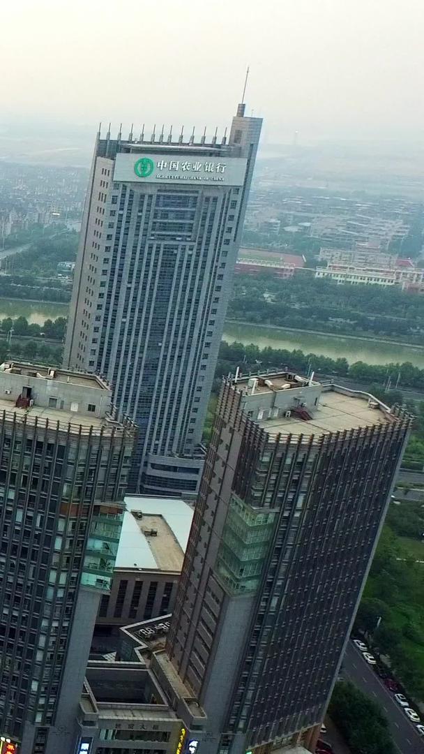 河南省郑州CBD航拍视频的预览图