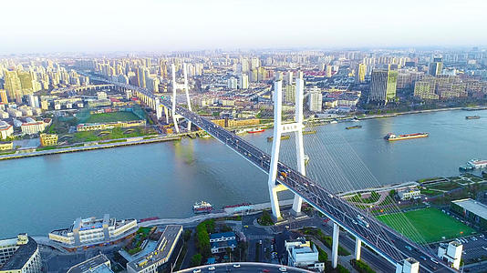 上海南浦大桥航拍视频的预览图