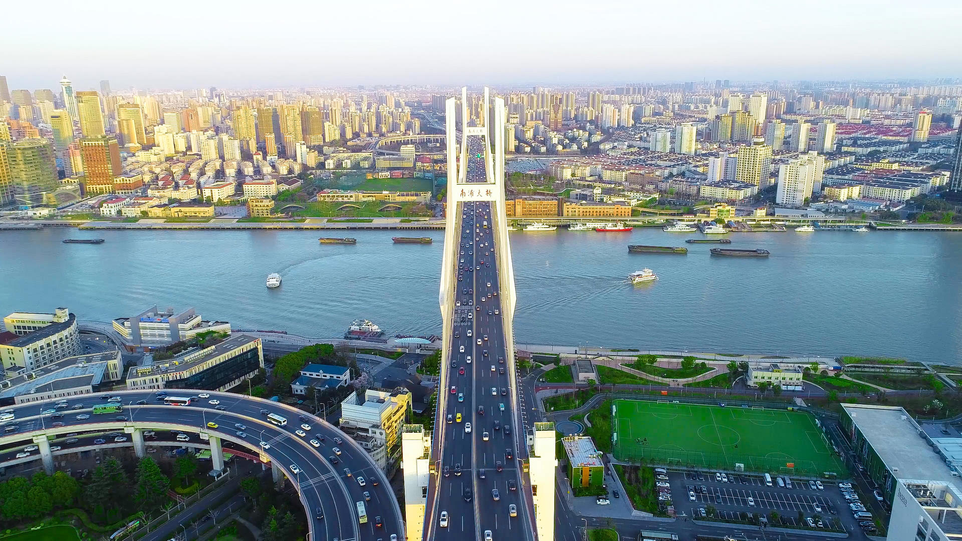 南浦大桥航拍车流视频的预览图