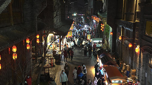航拍城市传统节日古建筑民俗夜景人流街景4k素材视频的预览图
