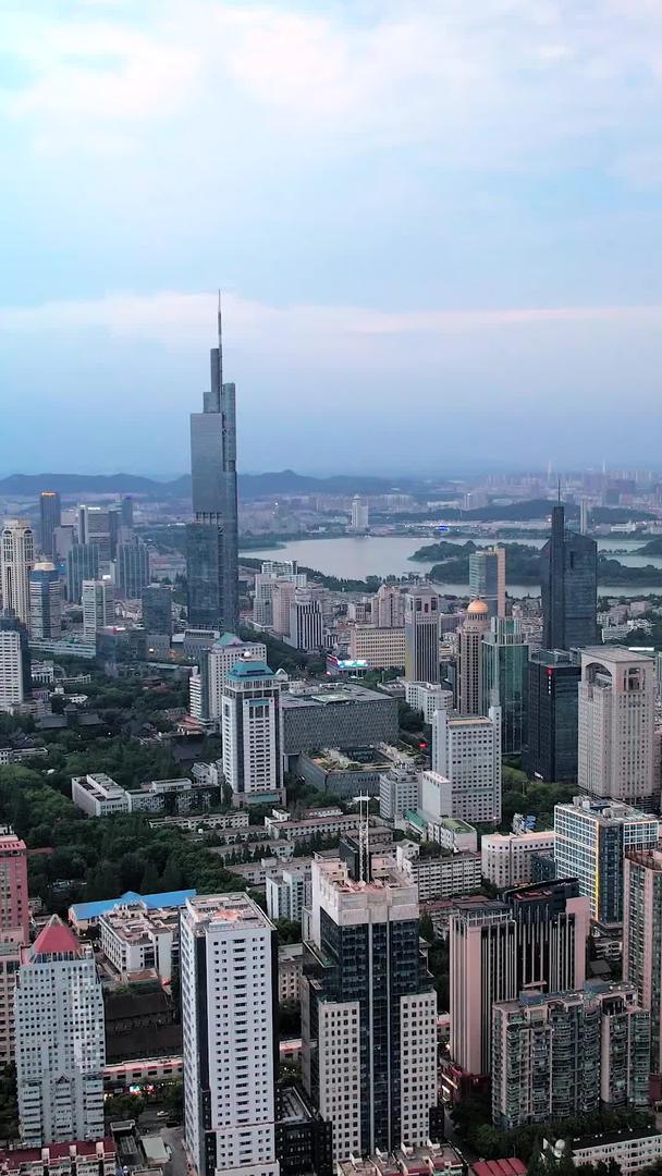 航拍南京地标紫峰大厦城市天际线视频的预览图
