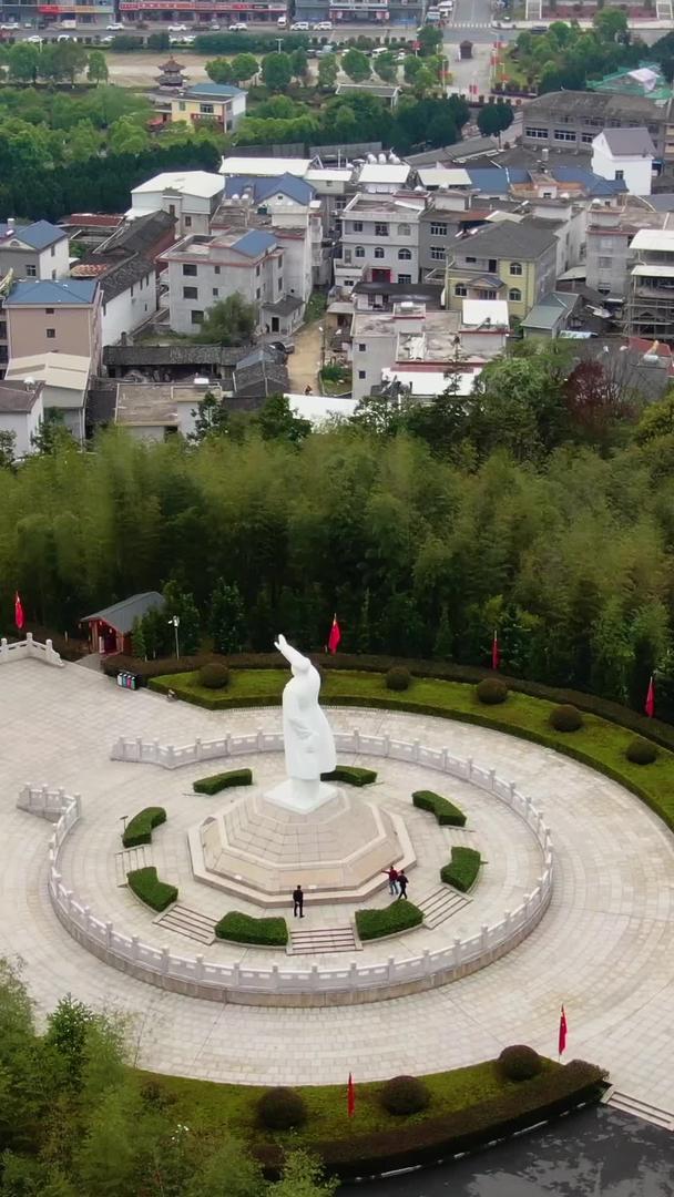 航拍5A景区古田会议景区毛主席雕塑视频视频的预览图