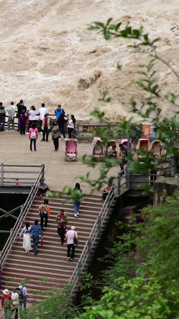 云南省香格里拉虎跳峡视频的预览图