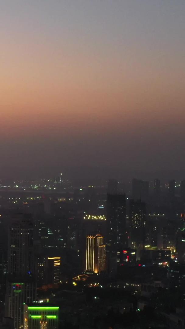 南京城市地标紫峰大厦夜景视频的预览图