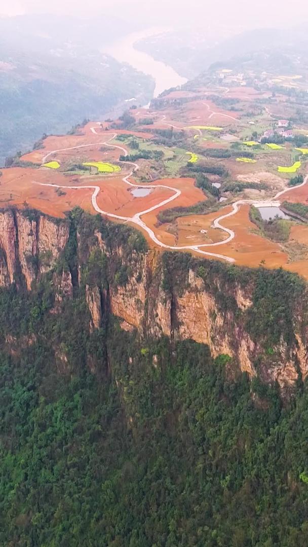 三面悬崖的悬崖村麻王城慈利县视频的预览图