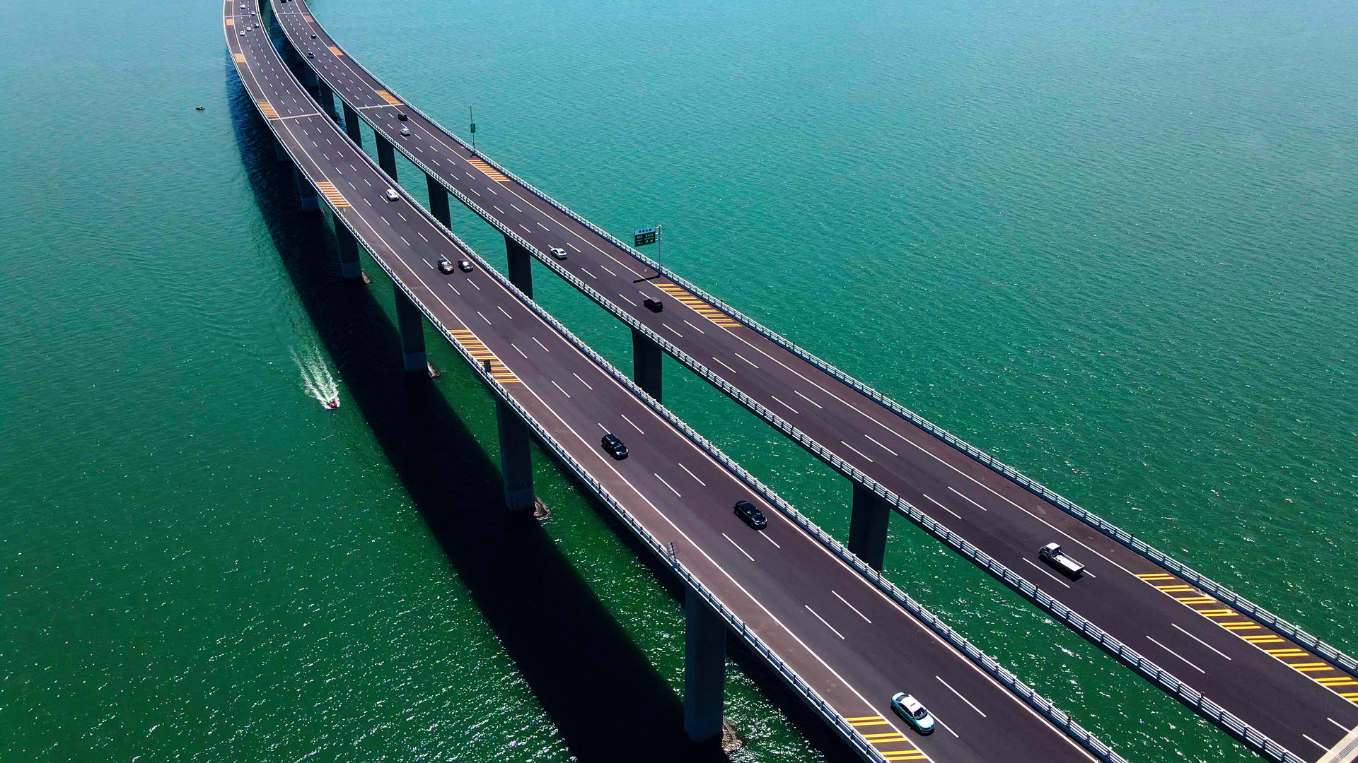 4k航拍渤海湾跨海大桥视频的预览图