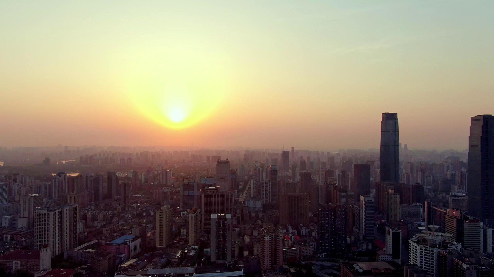 航拍城市日出视频的预览图